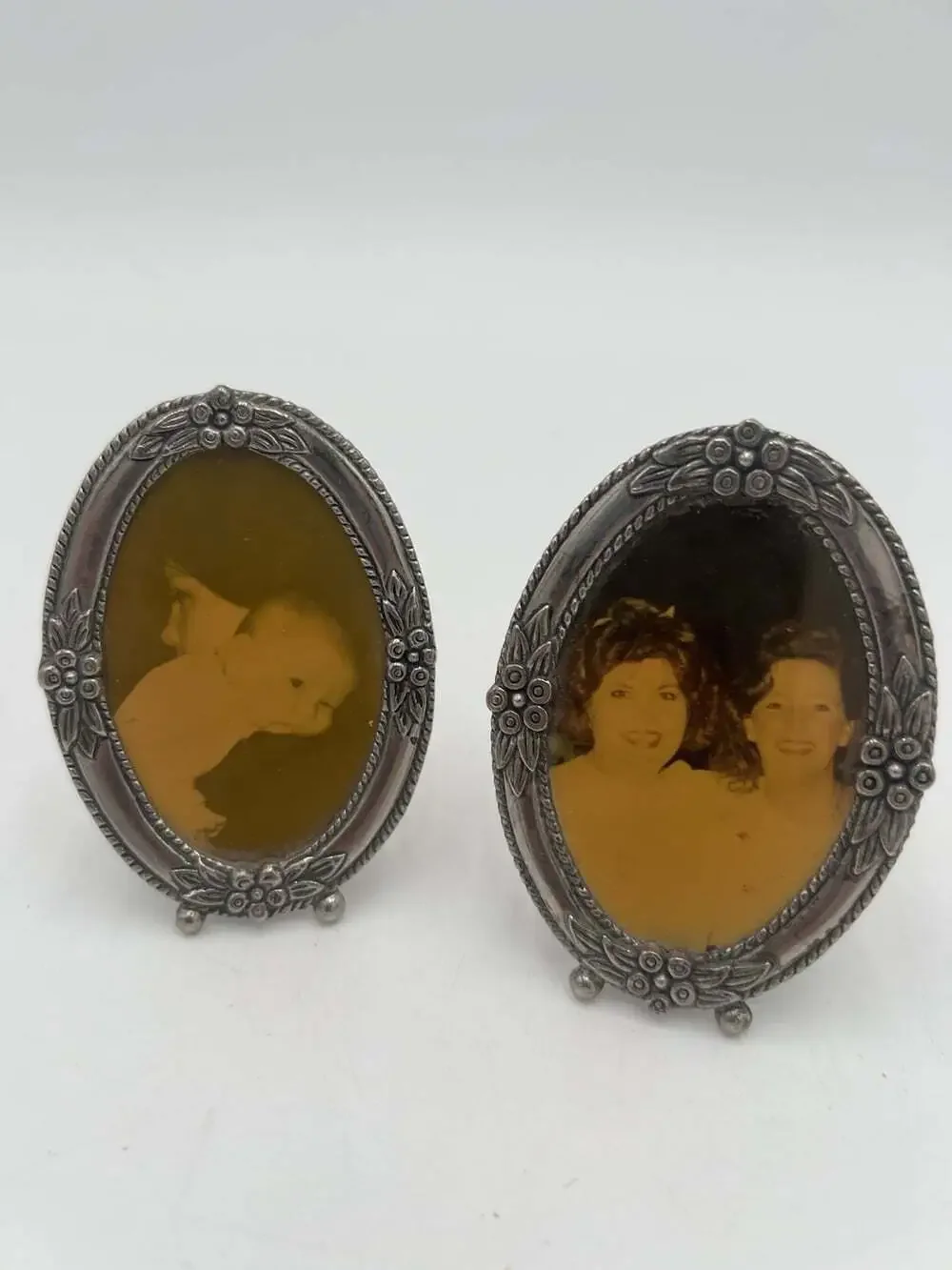 Set 2 Small Oval Silver Tone Floral Picture Frames 3.5” Tabletop Vintage Style